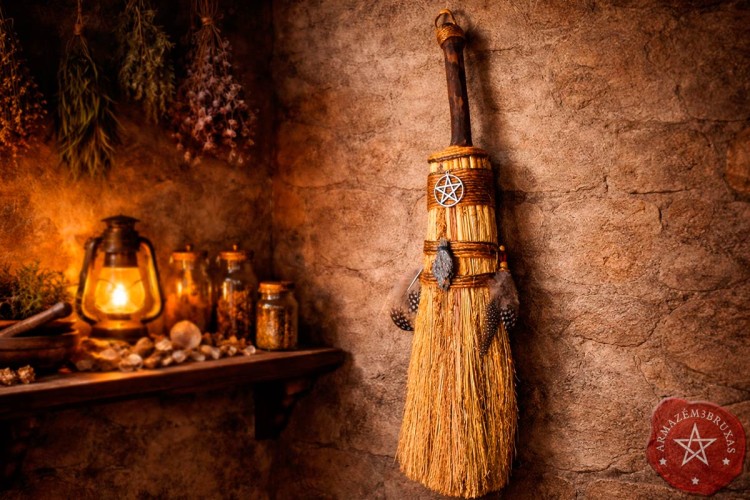 Vassoura da Bruxa | Conexão entre os mundos